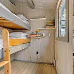 2 Bedroom Pet Friendly In *