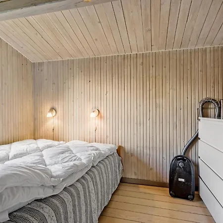 Nyaraló 2 Bedroom Pet Friendly In Køge