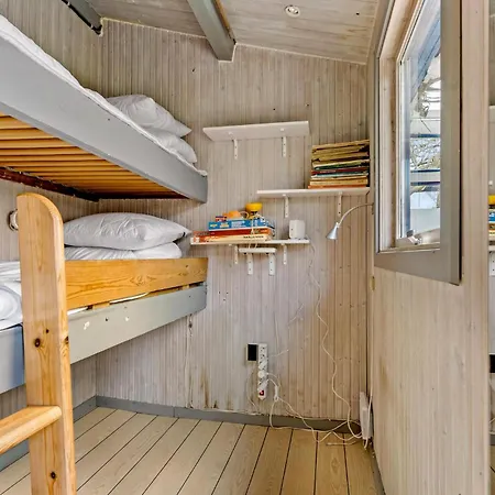 2 Bedroom Pet Friendly In *