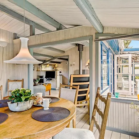 2 Bedroom Pet Friendly In Køge